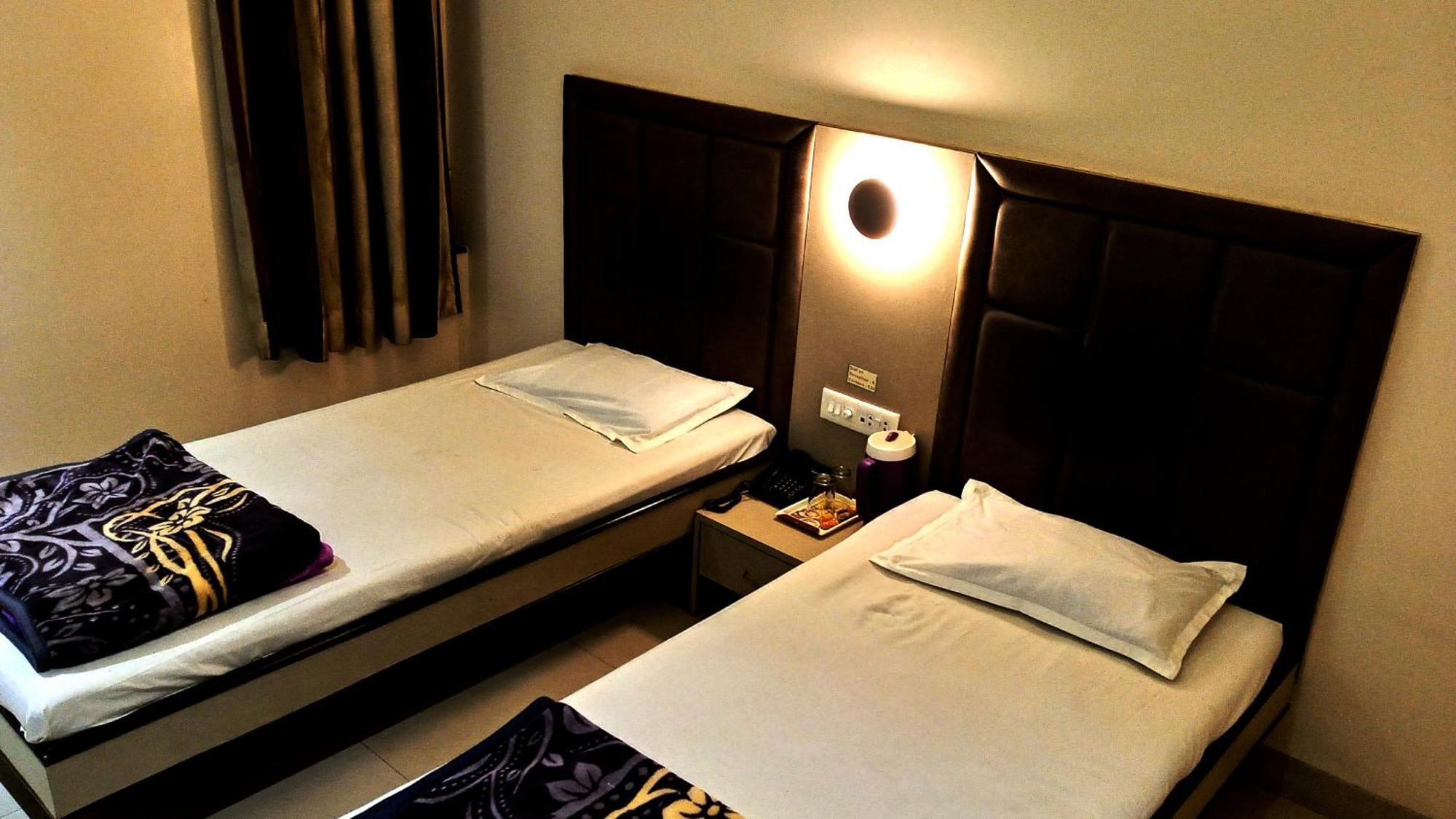 Hotel Ramniwas Jalgaon Exterior foto